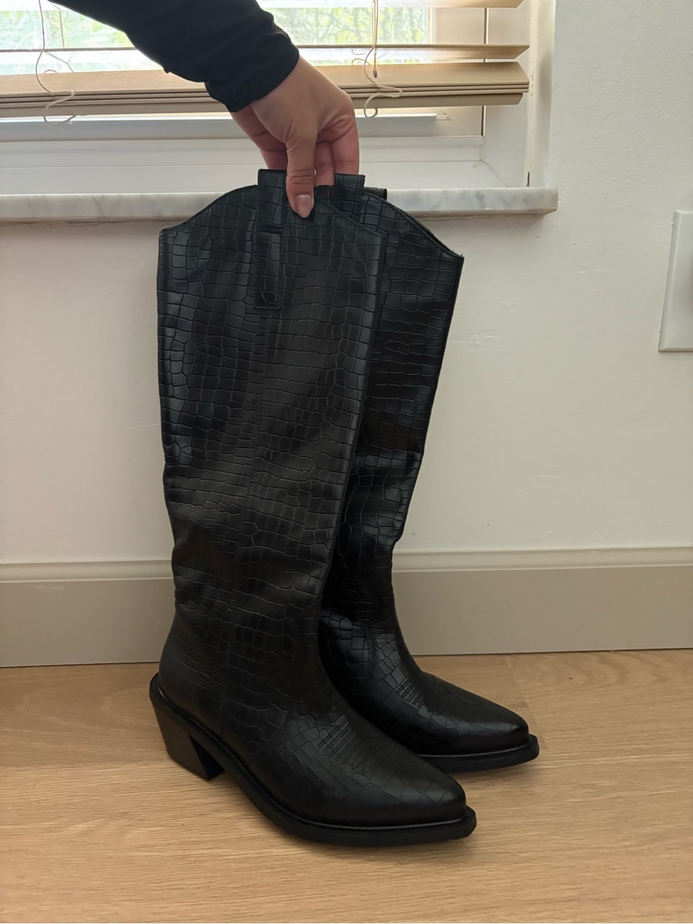ALOHA Black Croc-Embossed Boots SIZE 37